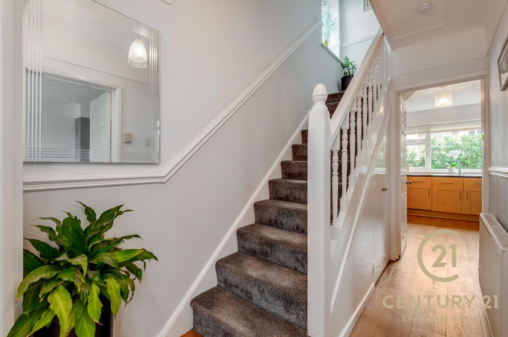 Property photo 2 of 25