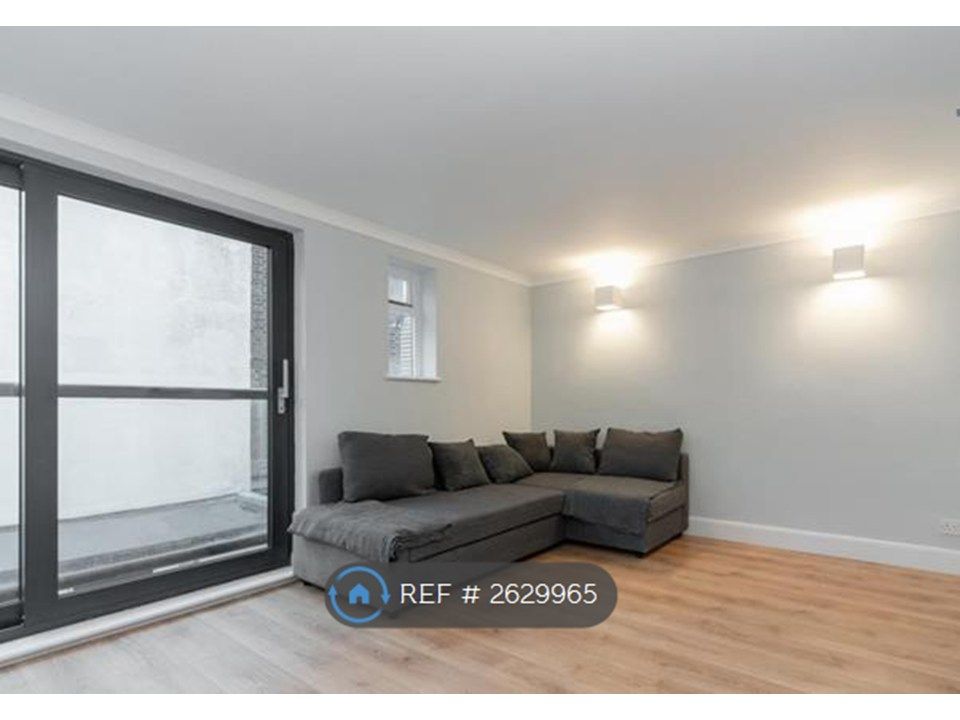 Property photo 1 of 10 Lounge