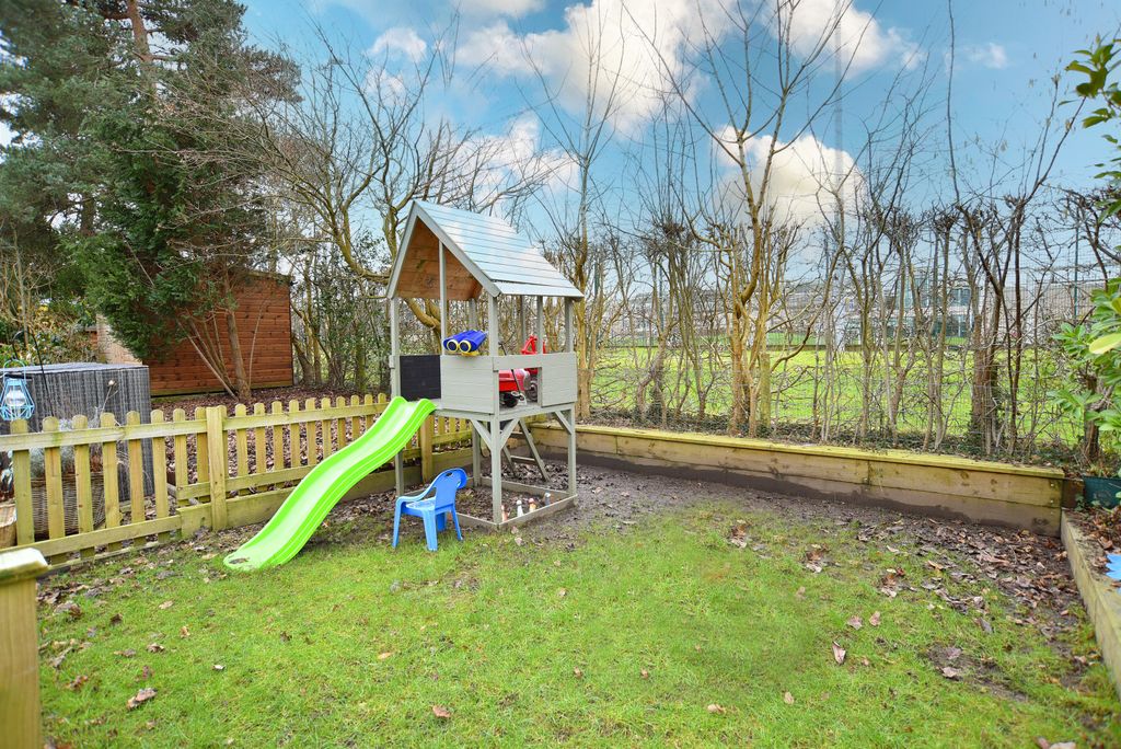 Property photo 3 of 18 9