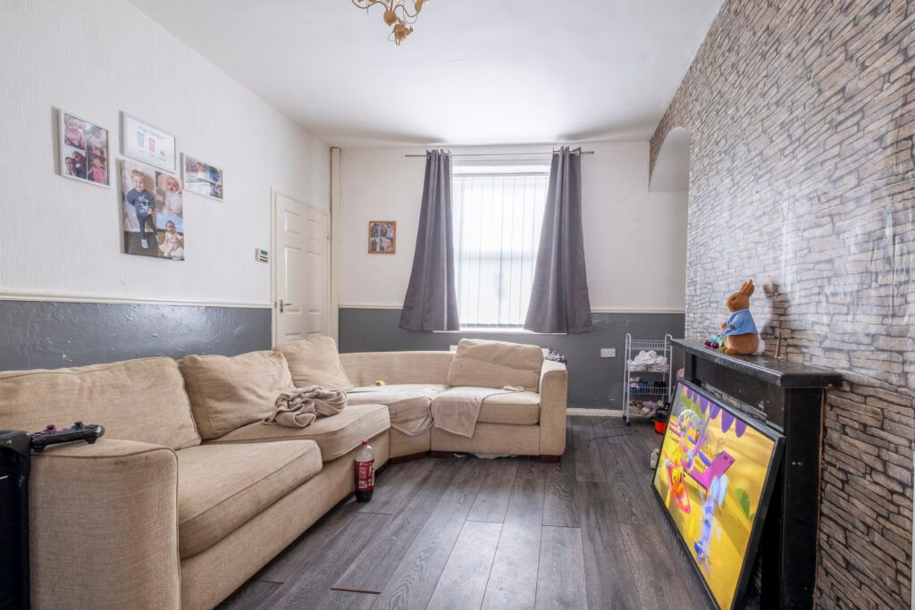 Property photo 3 of 17