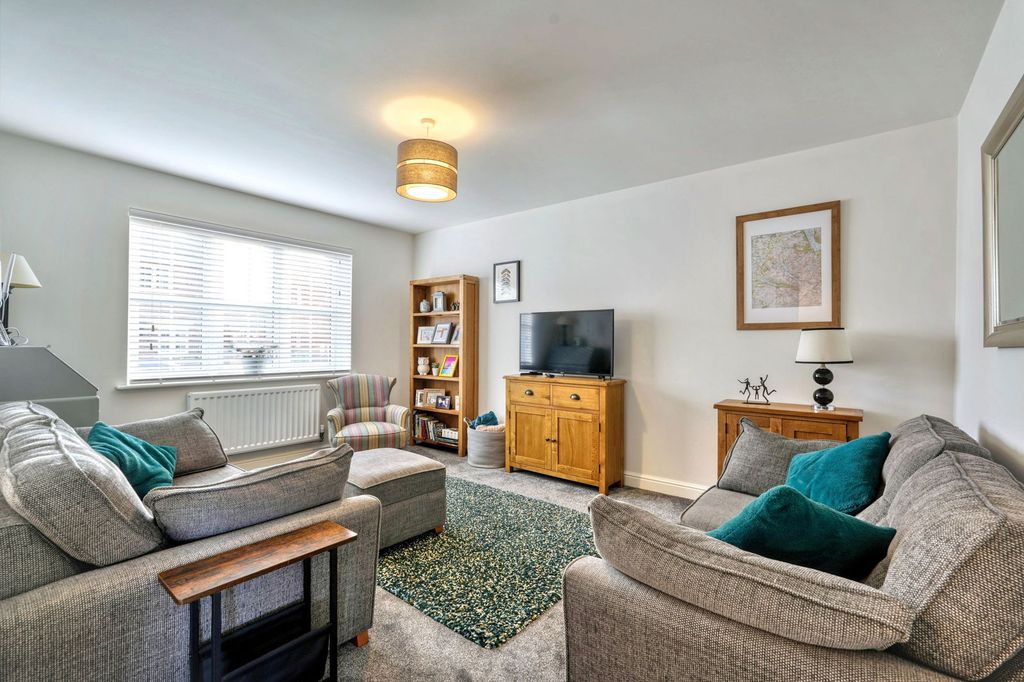 Property photo 2 of 25