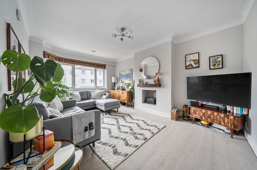 Property photo 2 of 18 1406640-1-698A075...