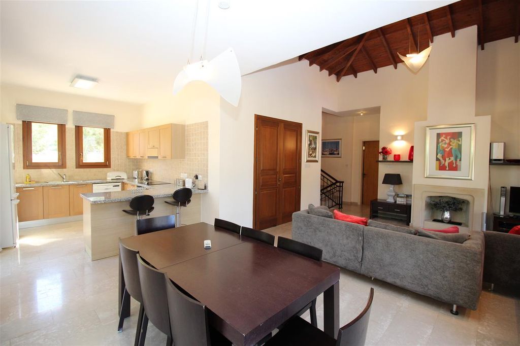 Property photo 2 of 48