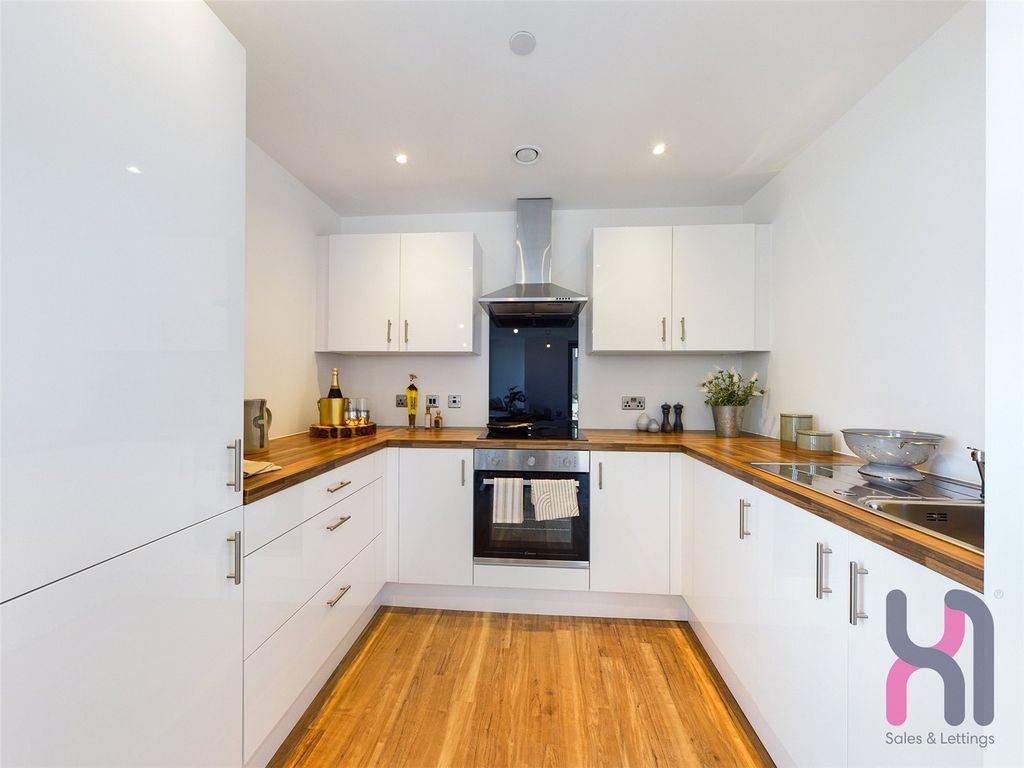 Property photo 2 of 13 Picture No. 12