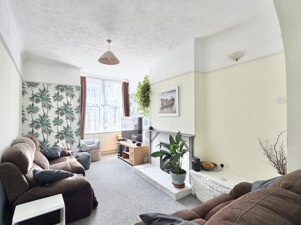 Property photo 2 of 23