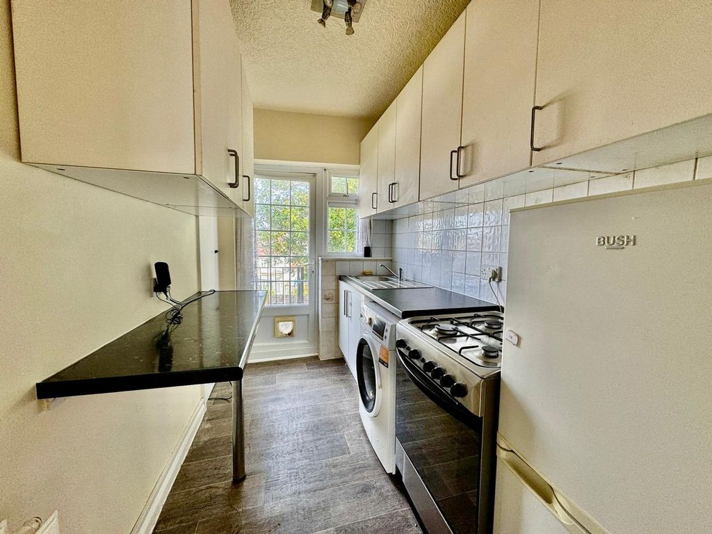Property photo 1 of 6 Kitchen