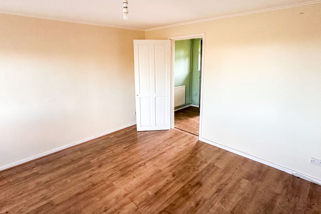 Property photo 3 of 18 4 Bickhams, Foxham, Wiltshire, Sn15 4Ng