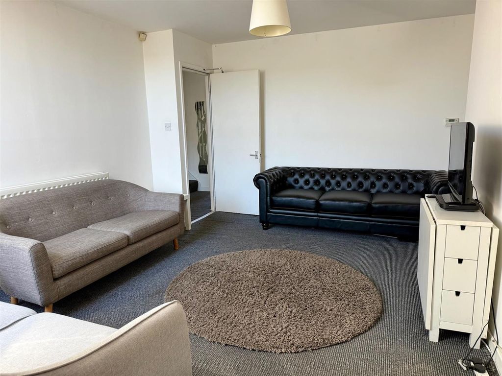 Property photo 2 of 10 New Lounge.Jpg