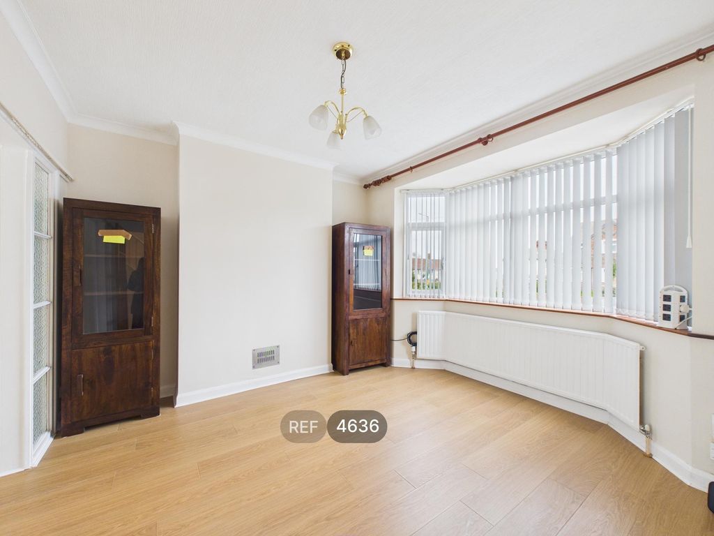 Property photo 3 of 32 Living Room