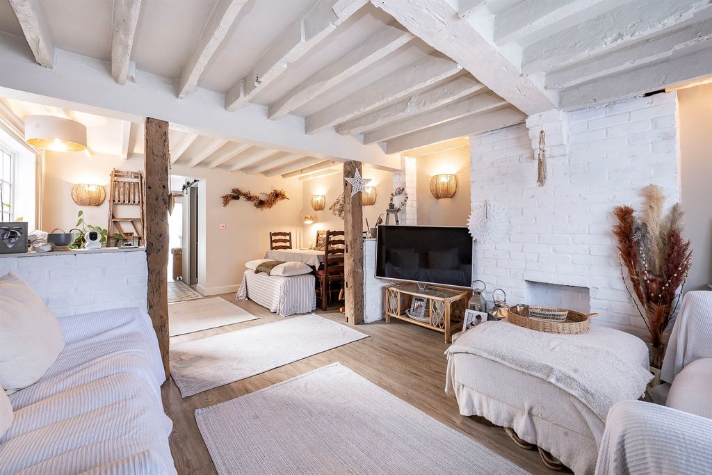 Property photo 2 of 25