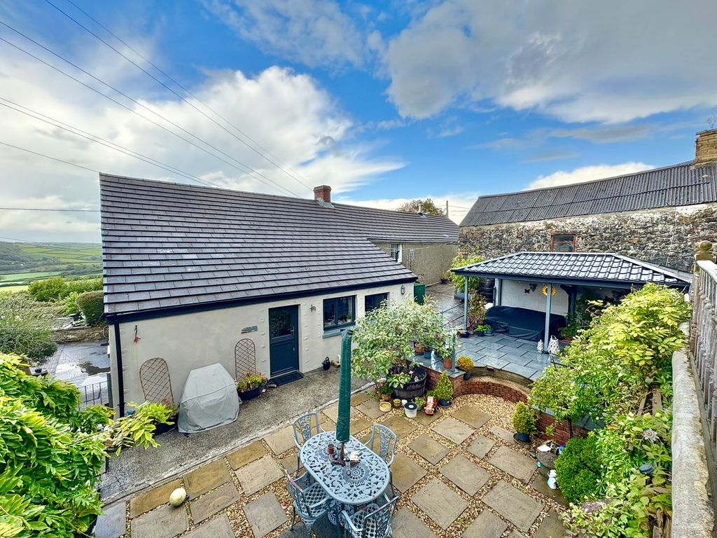 Property photo 2 of 27