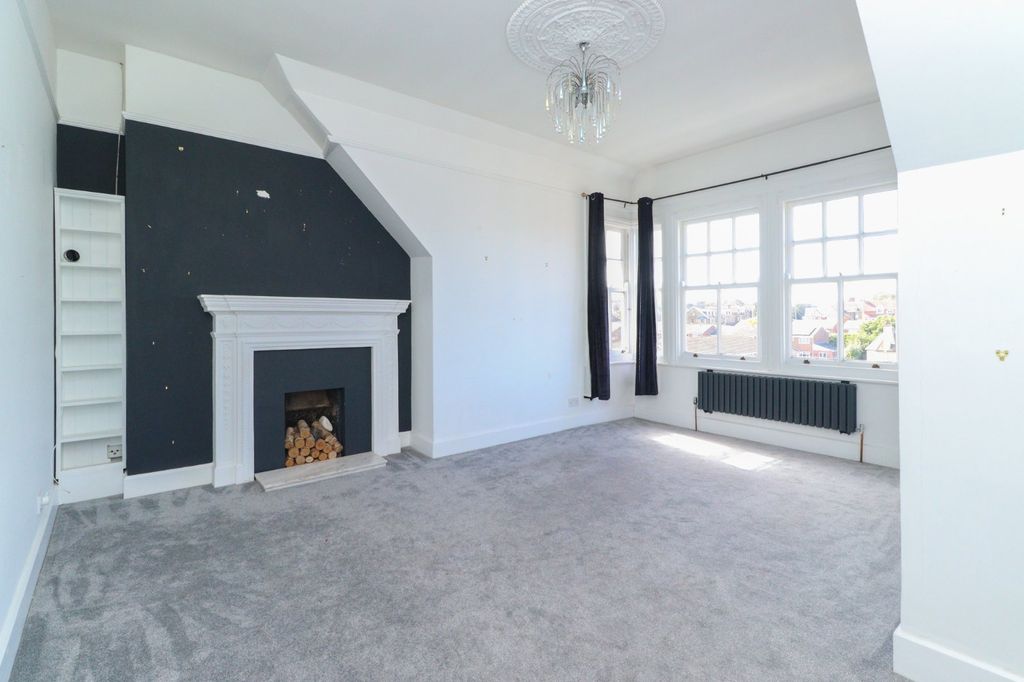 Property photo 2 of 8 Picture 2