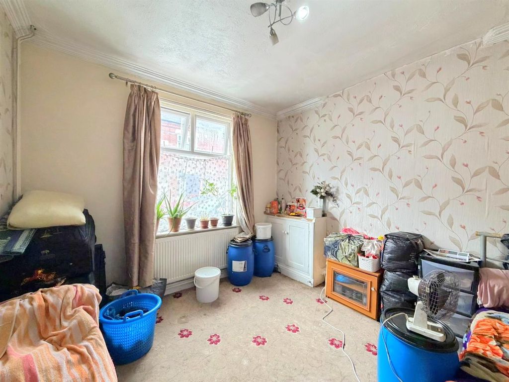 Property photo 2 of 12 Sitting Room