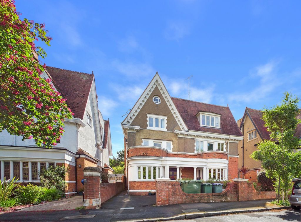 Property photo 1 of 19 Grimston Gardens