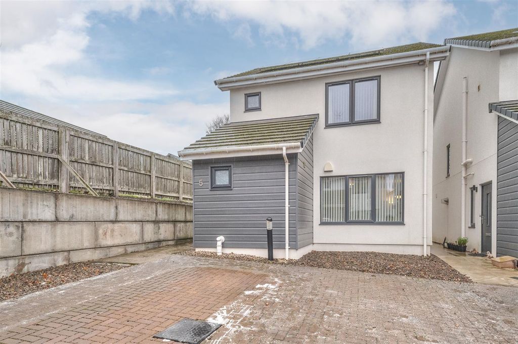 Property photo 1 of 21 5 Molison Street Dundee-18.Jpg