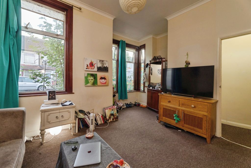 Property photo 3 of 16