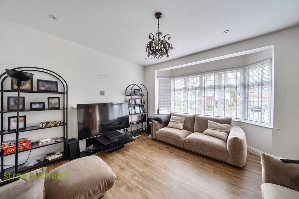 Property photo 2 of 19 B5303De5-5Ef9-40E...