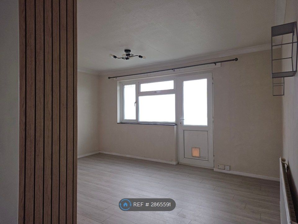 Property photo 2 of 23 Living Room