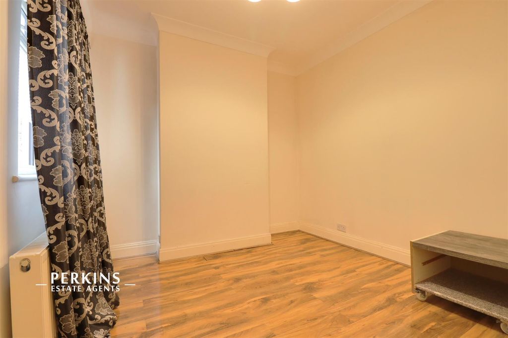 Property photo 3 of 6 Bed 1.Jpg