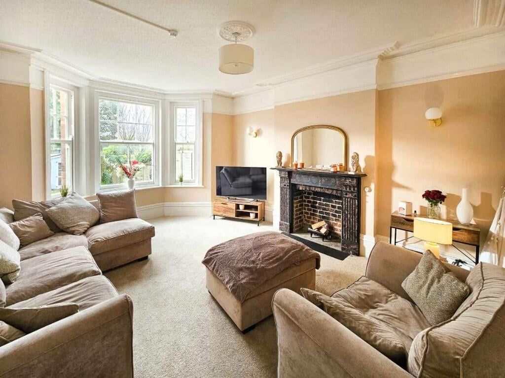 Property photo 3 of 12