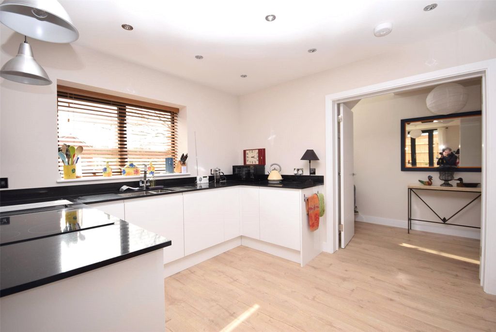 Property photo 1 of 8 \\172.24.32.4\Enterp