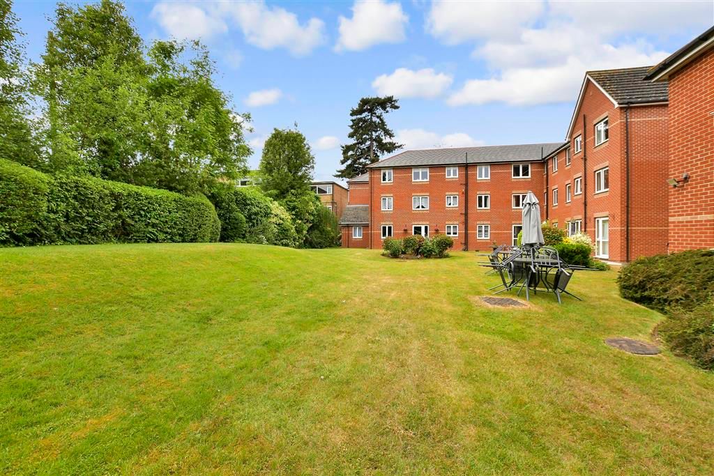 Property photo 1 of 12 Communal Gardens