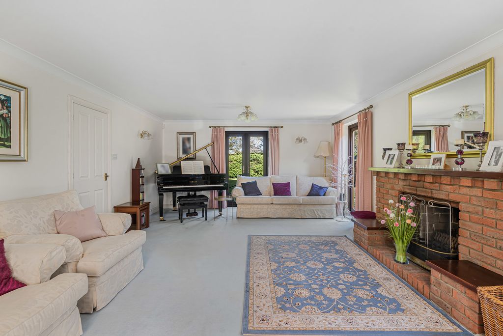 Property photo 2 of 25 Sitting Room