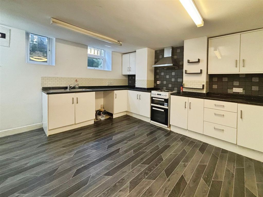 Property photo 3 of 12 Kitchen/Diner