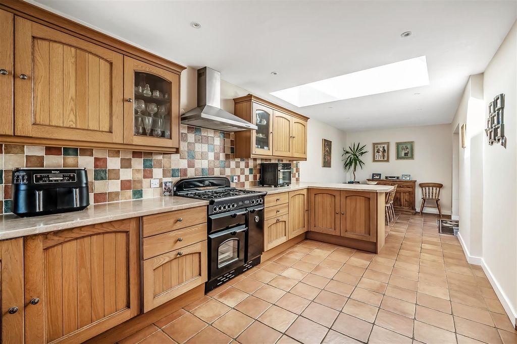 Property photo 3 of 17 50-Stoneleigh-Road-2.Jpg