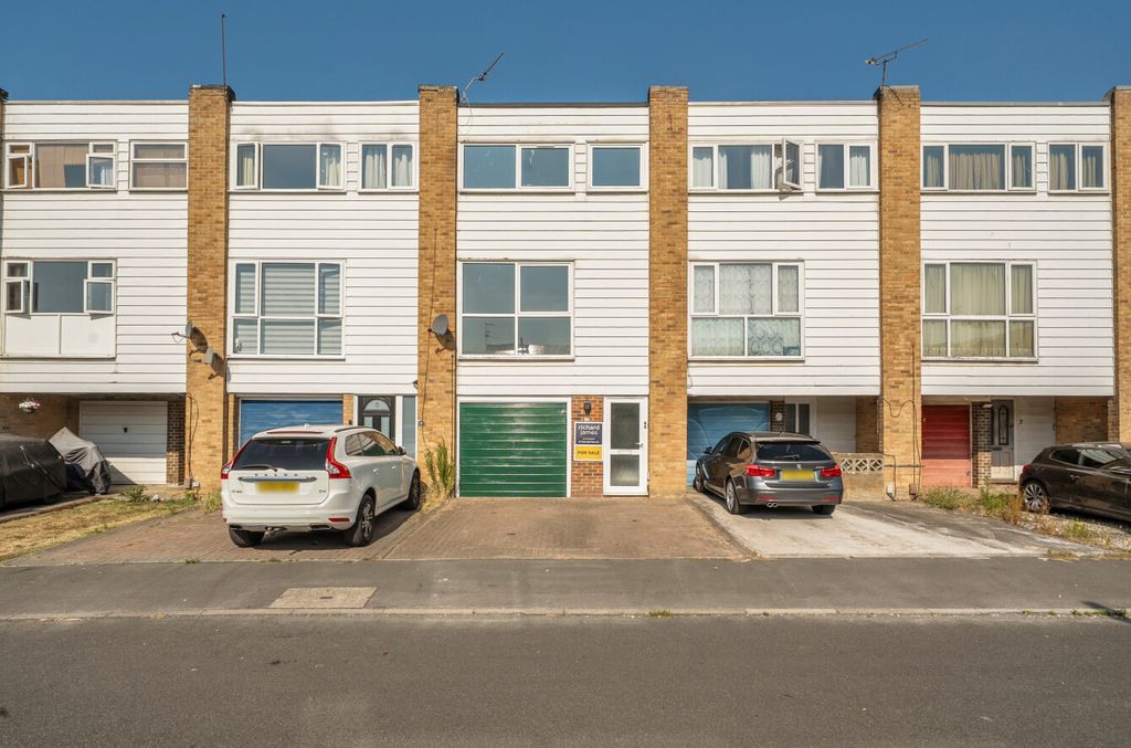 Property photo 1 of 12 148704416A5898496635A