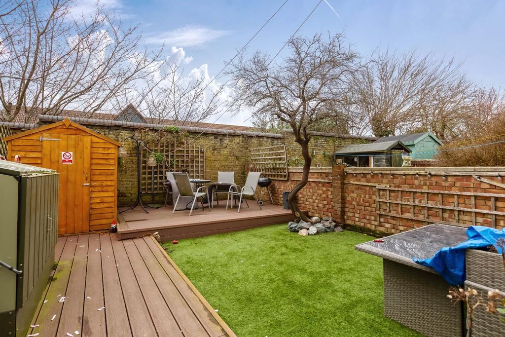 Property photo 2 of 21 Leighton Rd_19.Jpg