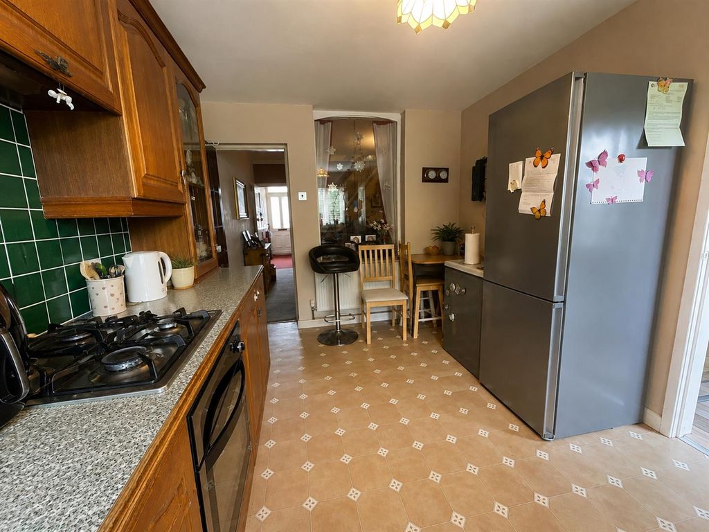 Property photo 2 of 20 James Street Kitchen.Png