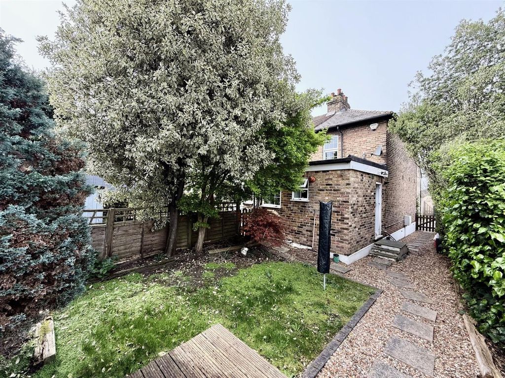 Property photo 2 of 8 Garden.Jpg