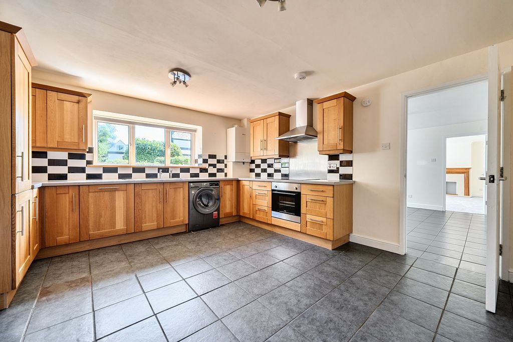 Property photo 3 of 12 Kitchen