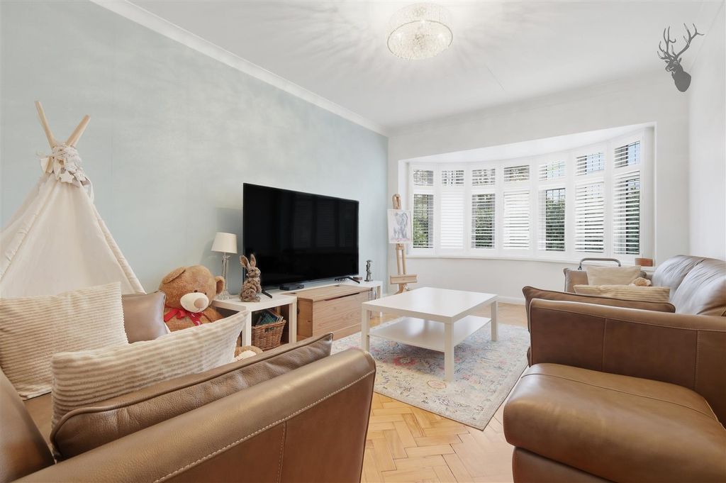 Property photo 3 of 28