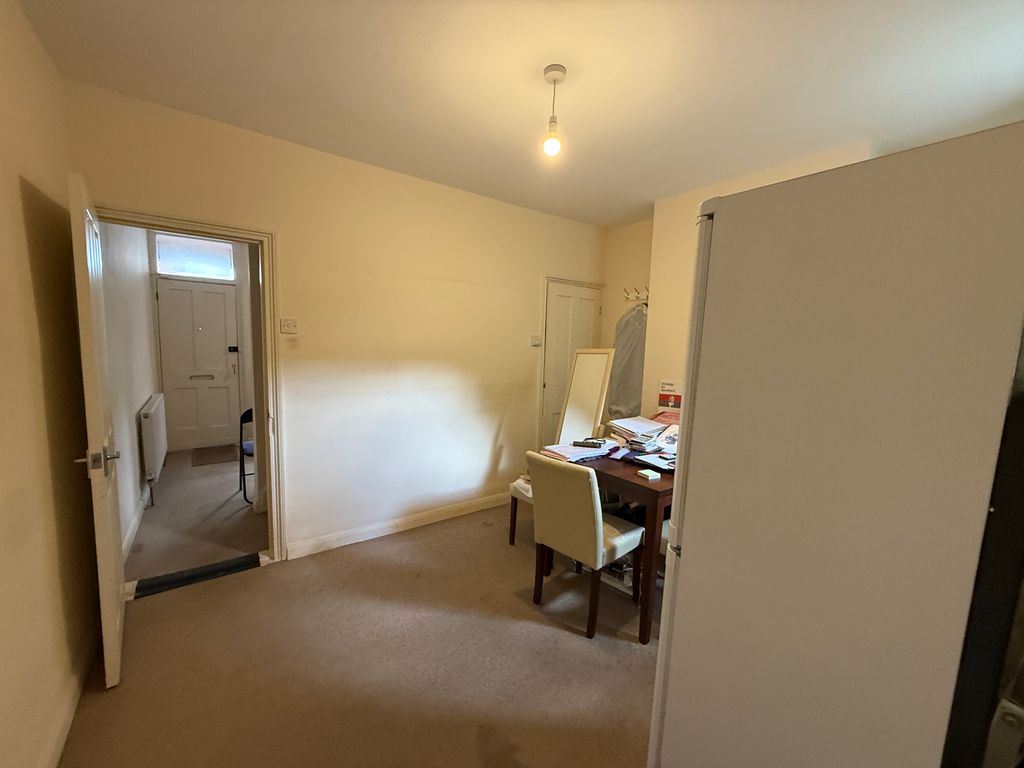 Property photo 3 of 9 Dining Room