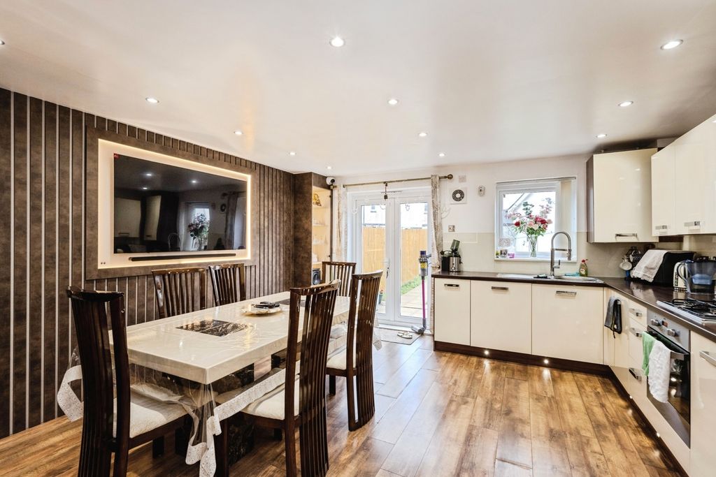 Property photo 2 of 20 Pbox-Img.Jpg