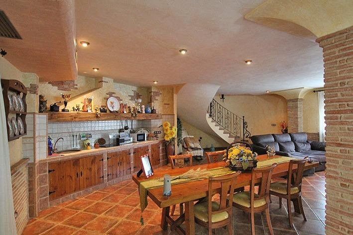 Property photo 1 of 50