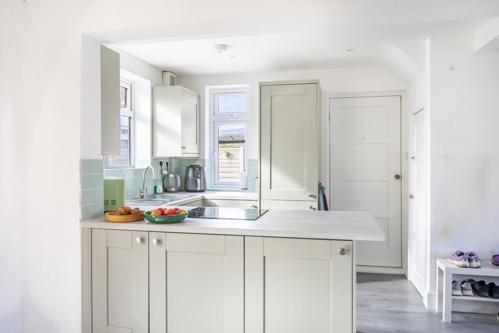 Property photo 3 of 16 Kitchen