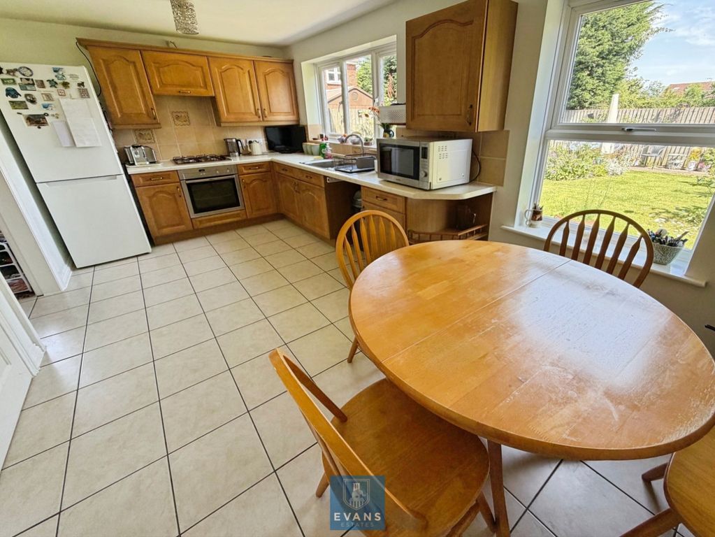 Property photo 3 of 33 Kitchen