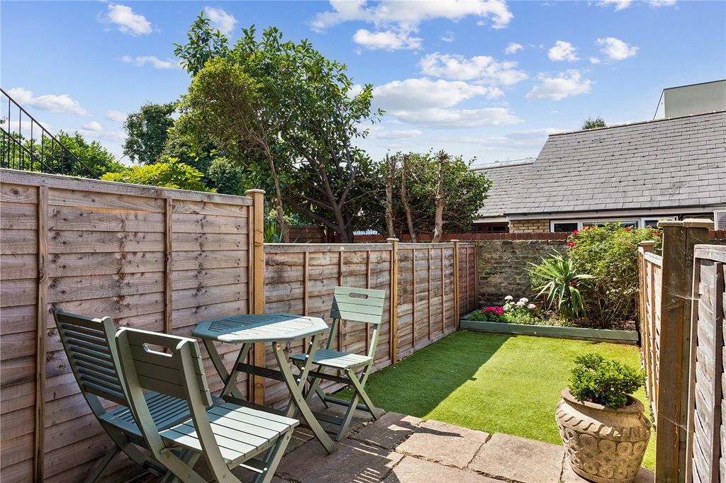 Property photo 2 of 17 Picture No. 09