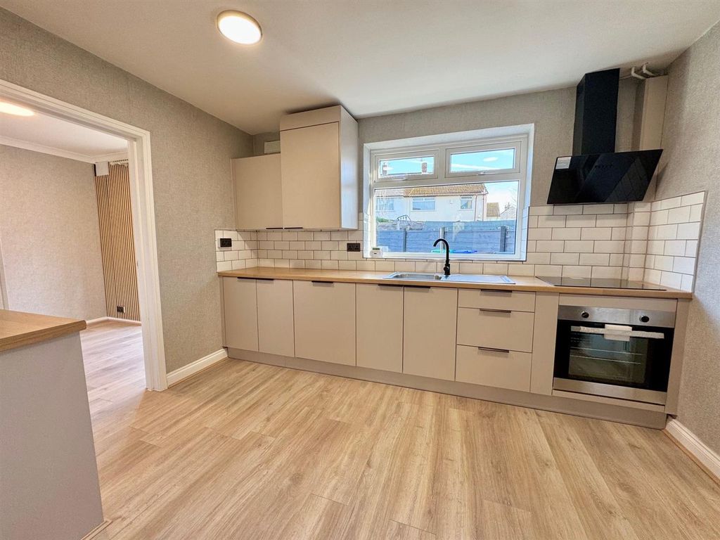 Property photo 3 of 20 Twelve.Jpg