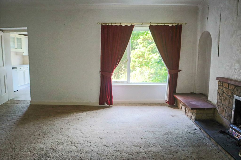 Property photo 3 of 14 Lounge