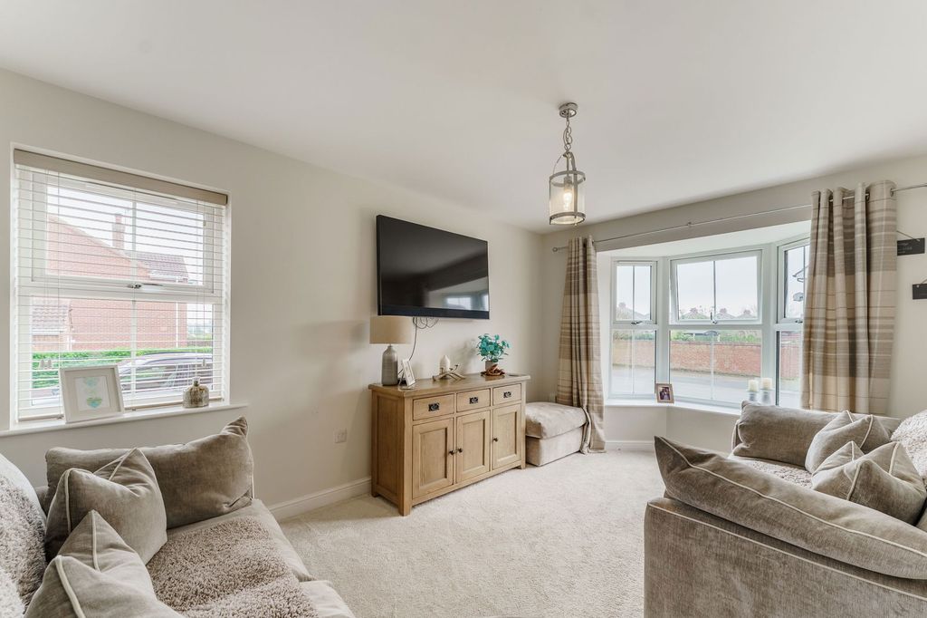 Property photo 2 of 25