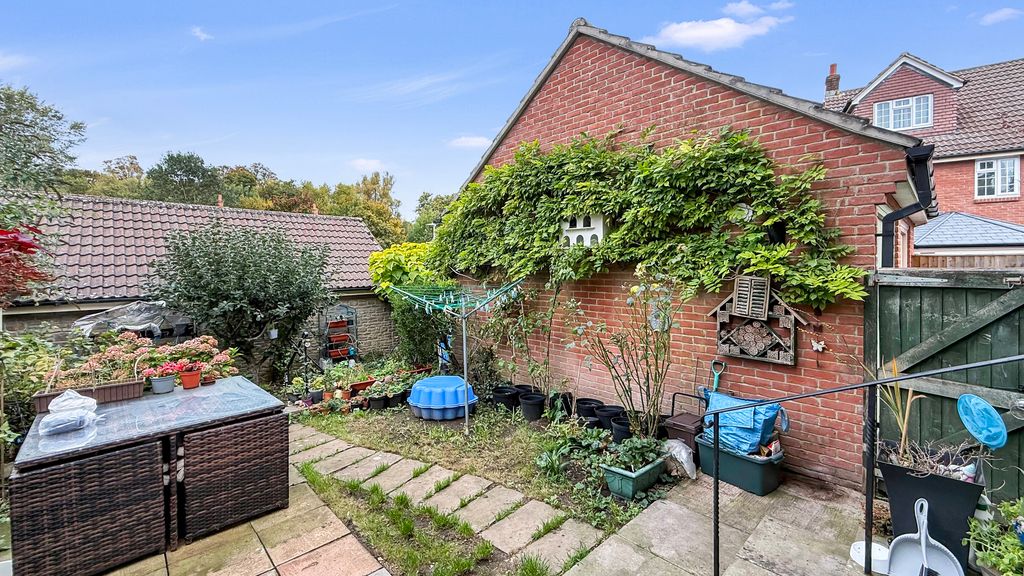 Property photo 2 of 16 Garden