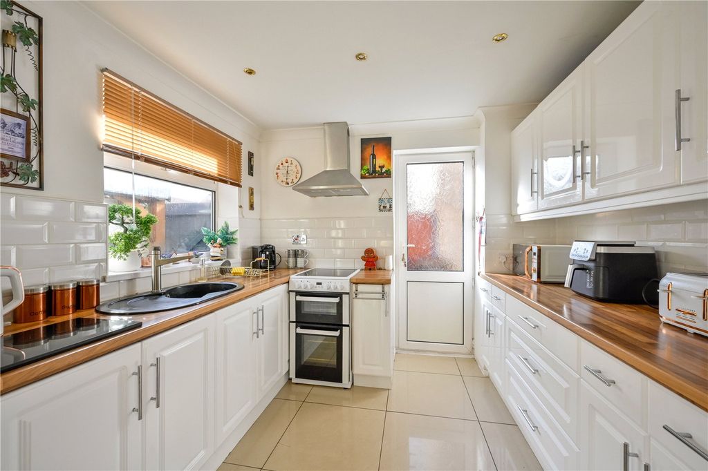 Property photo 3 of 17 Picture No. 12