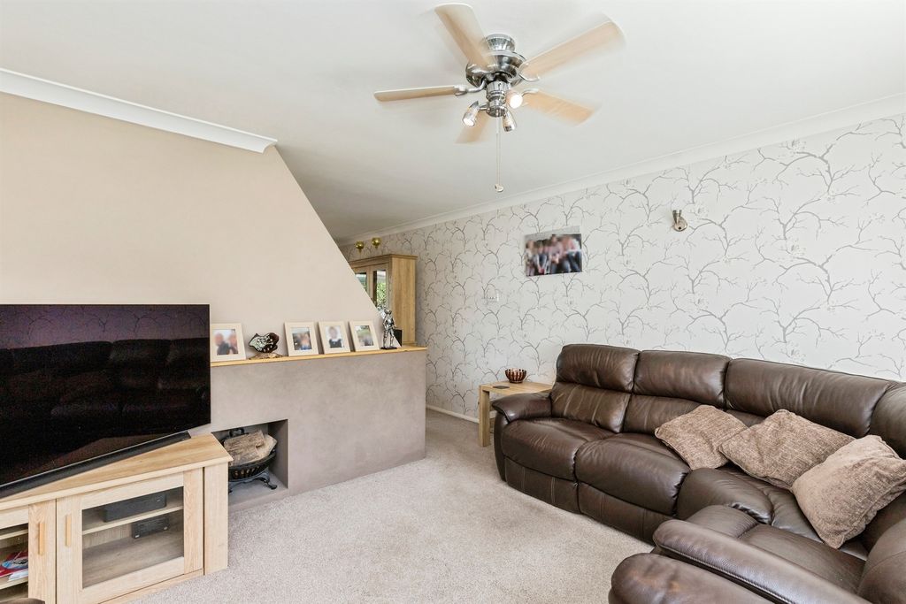 Property photo 2 of 20