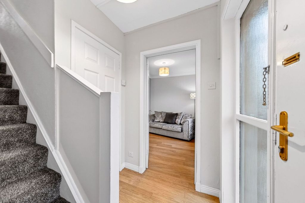 Property photo 2 of 20 Entrance Hall