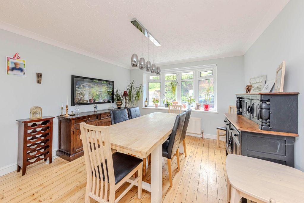 Property photo 3 of 32