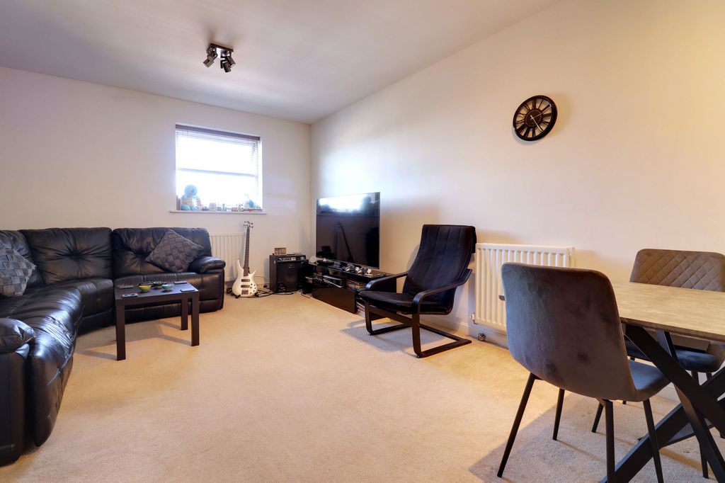 Property photo 3 of 11 Living/Dining Room